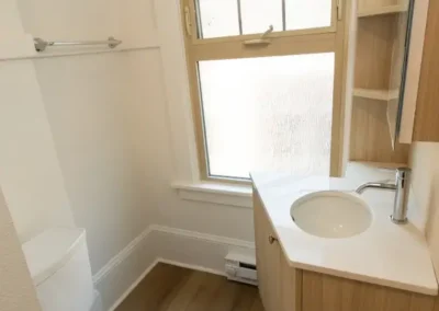 Del Roy Apartments Bathroom - Seattle, WA