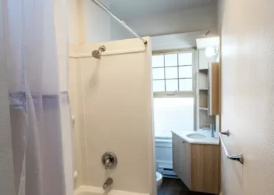 Del Roy Apartments Bathroom - Seattle, WA